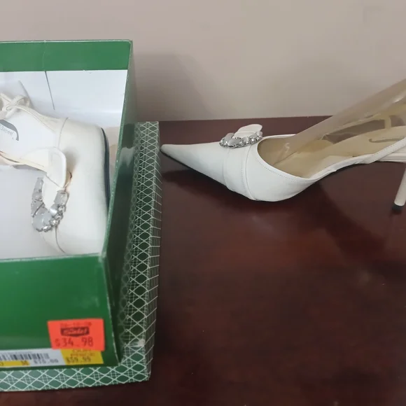 J.Renee White Heeled Mules with Pointed Toe - Picture 2 of 3